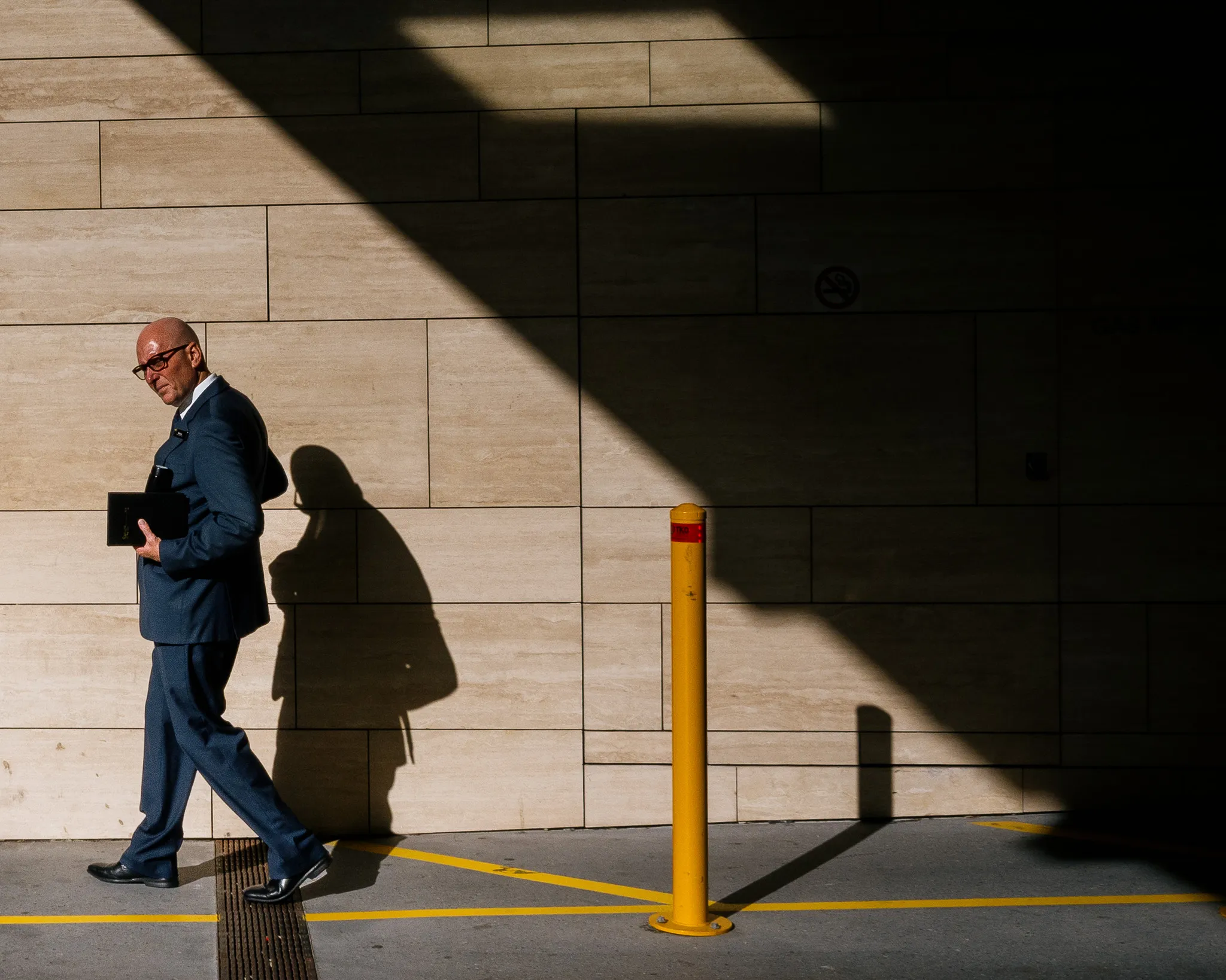 Street photograph by Andrew Bloyce