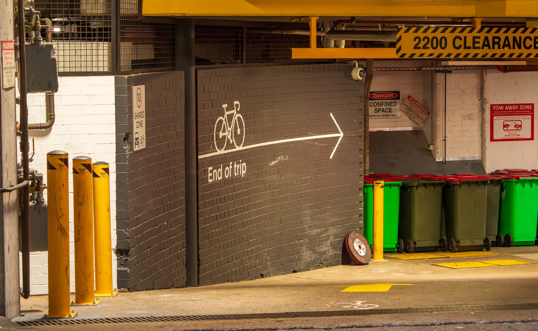 Street photograph by Andrew Bloyce